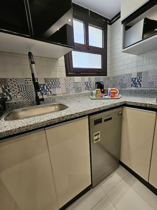 Apartment Luxury 2 Bedroom By A1 - 301 *